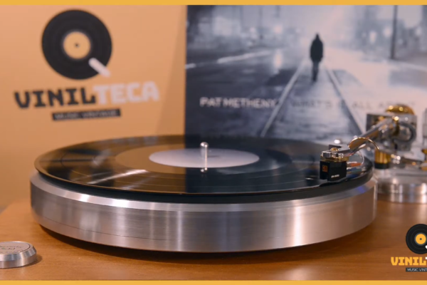 PAT METHENY – What’s It All About – And I Love Her (John Lennon, Paul McCartney)