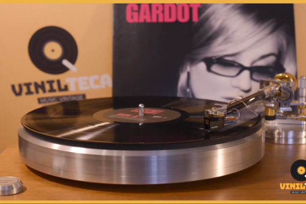 Melody Gardot – Worrisome Heart – All That I need Is Love